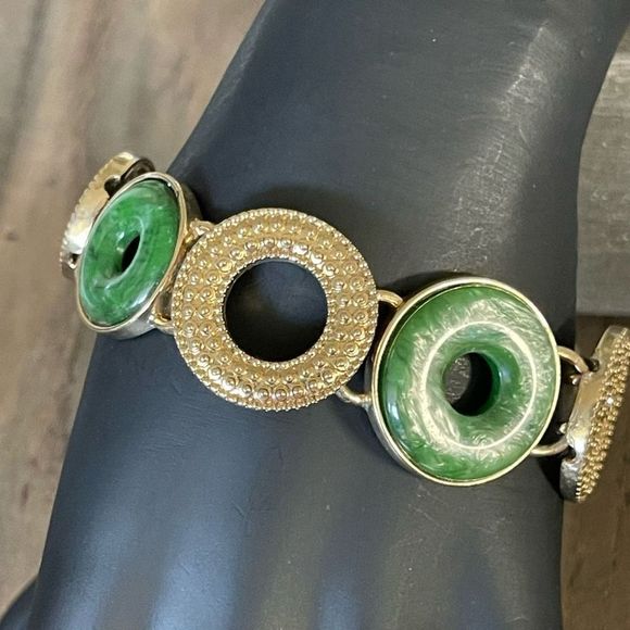 Signed Monet Green Life Saver Gold Tone Circle Bracelet Toggle Clasp 7.5”L - Picture 7 of 9